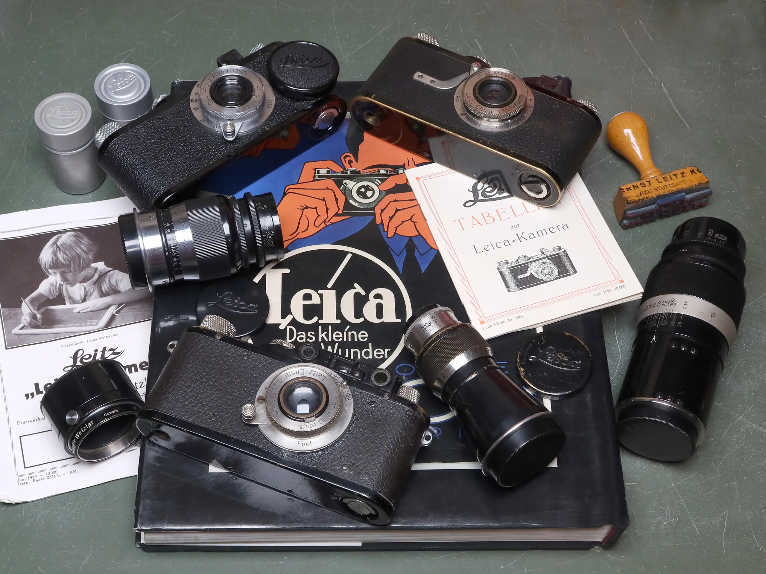 Leica Kameras und Bücher