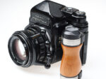 Pentax 6x7 Holzgriff Kamera camera Takumar 105mm f2.4 Objektiv lens 98166/98167 – Bild 2