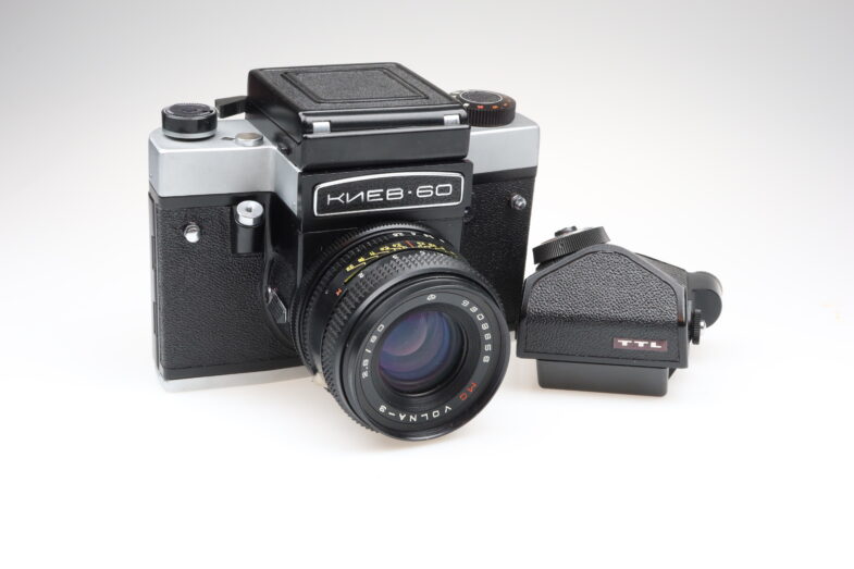 Kneb Kiev 60 Kamera  MC Volna-3 80mm f2.8 Objektiv TTL Prisma 97469 – Bild 1