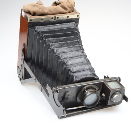 Nydia Newman&Guardia London Holzkamera Ross London f6.3 lens