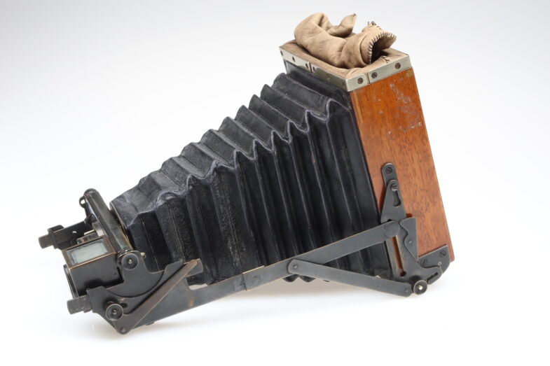 Nydia Newman&Guardia London Holzkamera Ross London f6.3 lens 99061 - Image 3