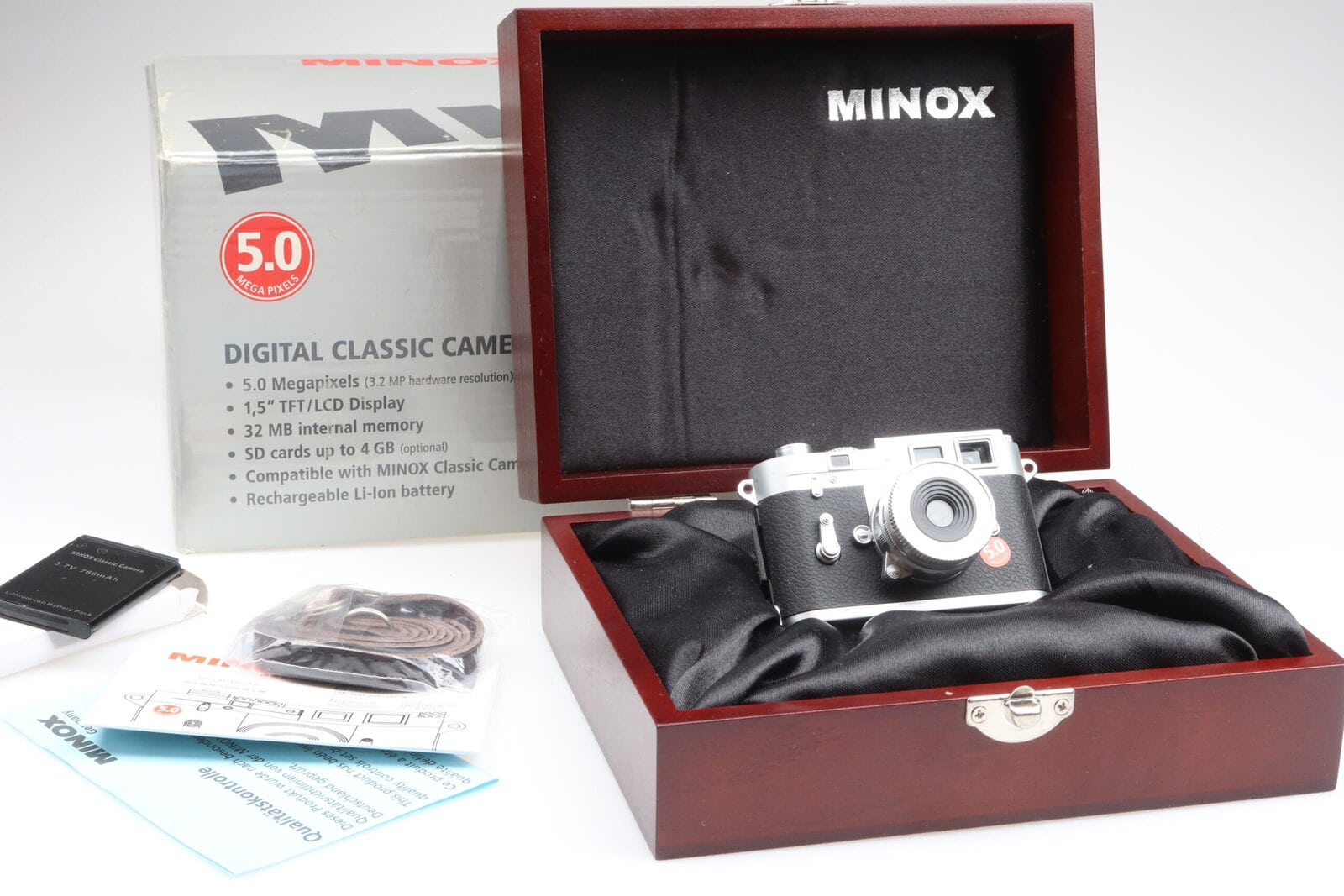 IMG_0195 Minox Leica M3 Digital Classic Camera 5.0 full Set