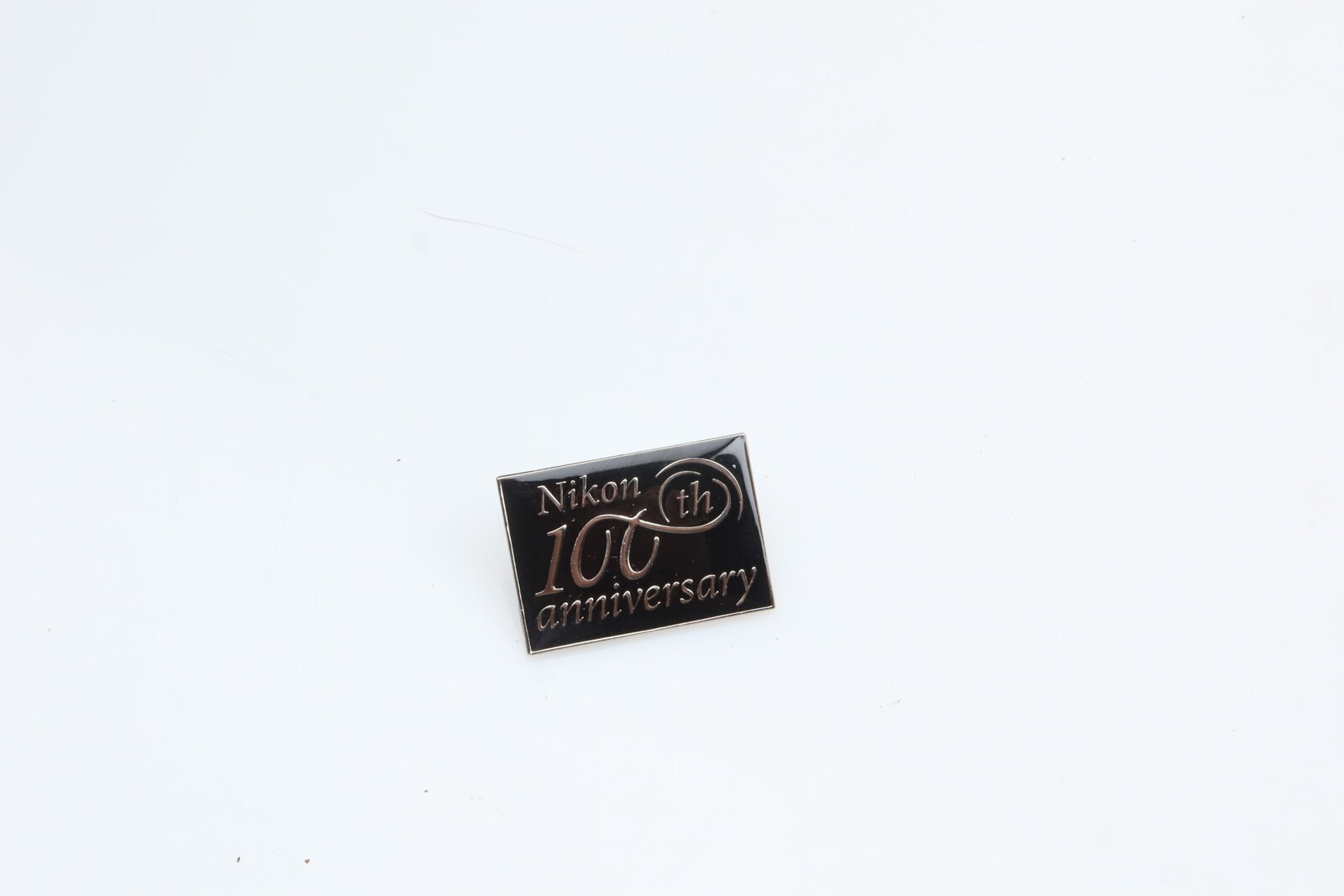 IMG_0407 Nikon 100th Anniversary Pin von 2017 100 Geburtstag von Nikon Unternehmensgründung 25.Juli 1917 limitiert