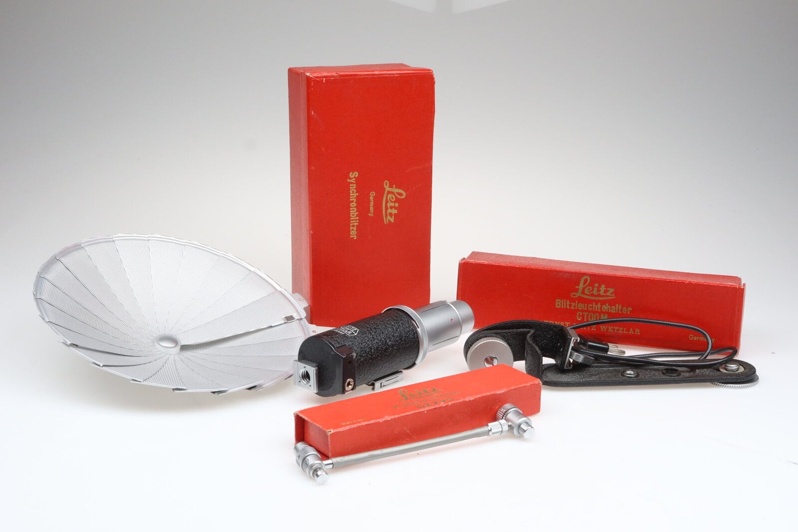 IMG_7704 Leica OZXYO Kabelauslöser CTOOM und Synchronblitzer 99570 LOT