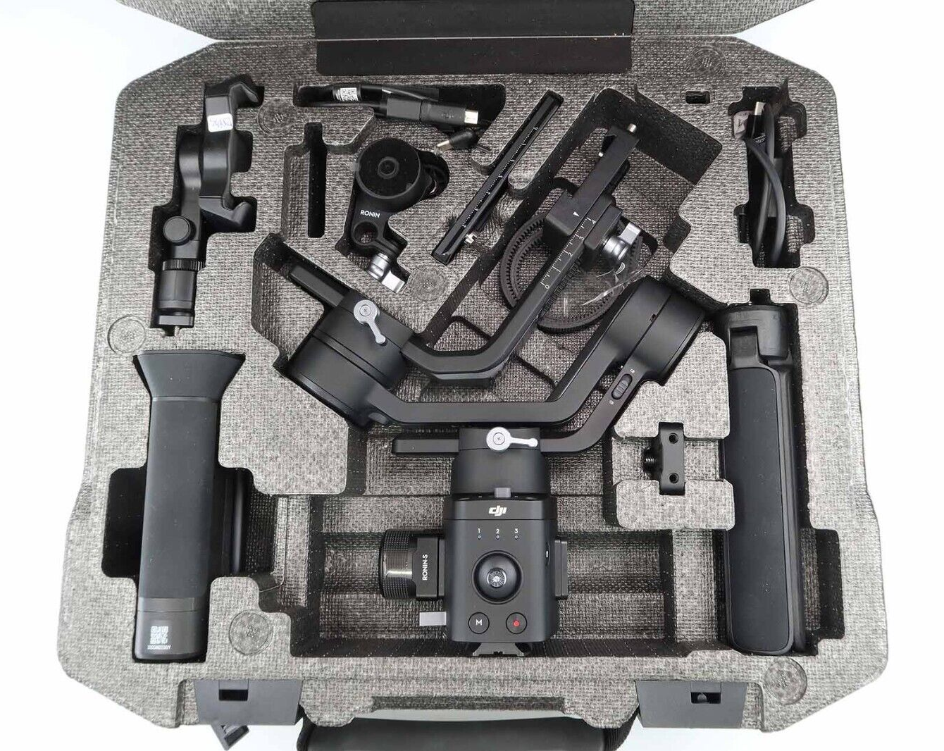 DJI-Ronin-SC-Pro-Set-Combo-Gimbal-Stativ-94754-near-mint-364706355260 DJI Ronin SC Pro Set Combo Gimbal Stativ 94754 near mint – Bild 1