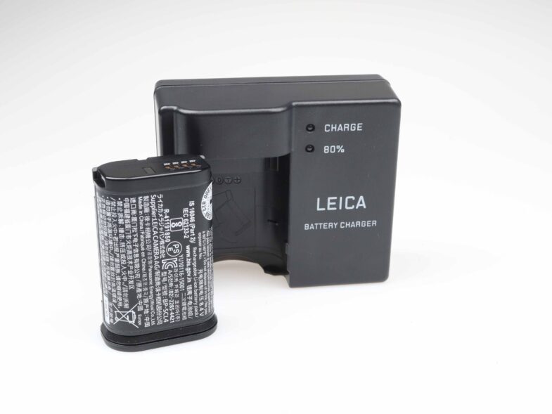 Leica Akku für Q2 SL2 BP-SCL4 16024 with charger Leitz 97531 near mint wie neu - Image 1