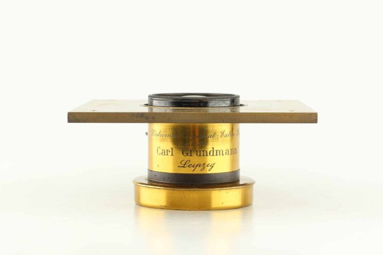 Weitwinkel Aplanat Extra Rapid Carl Grundmann Leipzig auf Messingplatte 91761 – Bild 2
