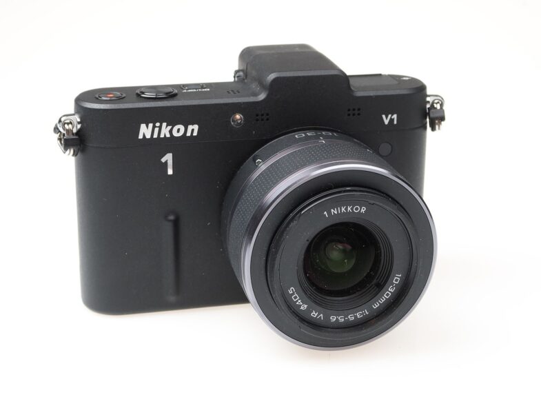 Nikon 1 V1 Kamera 10-30mm f3.5-5.6 30-110mm f3.8-5.6 near mint 98191 - Image 2