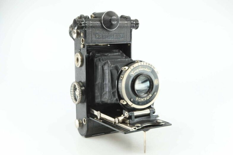 Voigtländer Prominent 6x9cm Heliar 4,5 10,5cm Objektiv 89636 – Bild 1